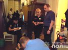 У одній із комунальних квартир у  Приморському районі   Одеси   78-річний одесит  ножем  по черзі позбавив життя сім’ю місцевих мешканців