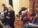 У одній із комунальних квартир у  Приморському районі   Одеси   78-річний одесит  ножем  по черзі позбавив життя сім’ю місцевих мешканців