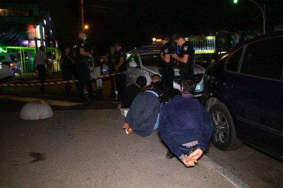 В столиці затримали людей, які влаштували бійку і стрілянину в ресторані "Каспій"