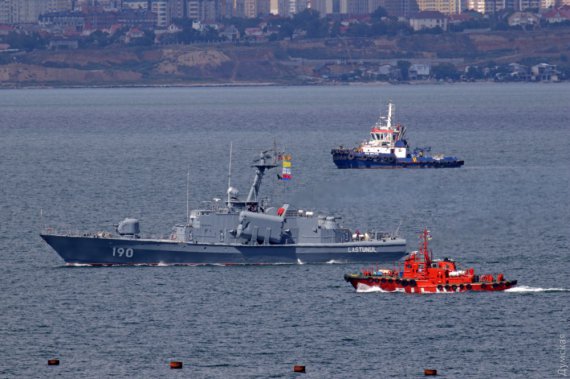 В порт Одессы зашли два румынские корветы и американский эсминец USS Carney DDG64