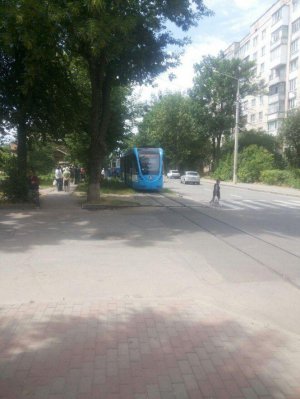 Вінниця: обстріляли трамвай під час руху, постраждав пасажир