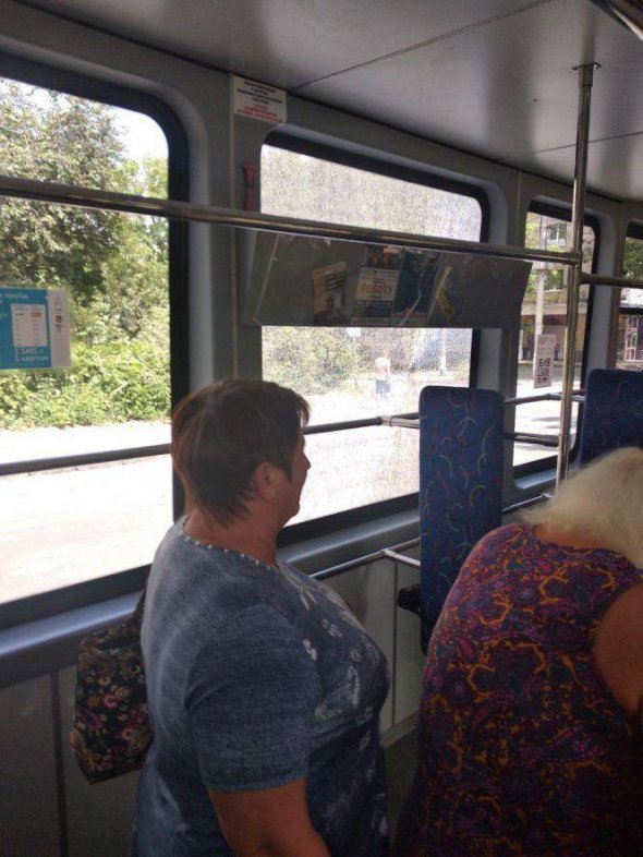 Вінниця: обстріляли трамвай під час руху, постраждав пасажир