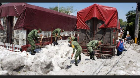 Товщина крижаного шару місцями перевищувала 1,5 метри.