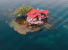 На найменшому заселеному острові у світі вмістилися дерево, будинок  та майданчик для барбекю