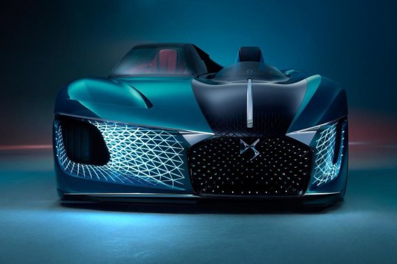 DS Automobile представила асимметричный гиперкар X E-Tense