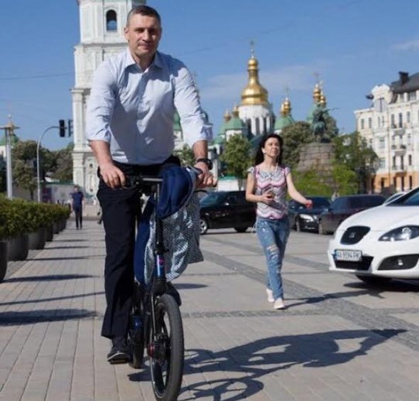 Правила дорожного движения Кличко нарушил по дороге на инаугурацию президента.