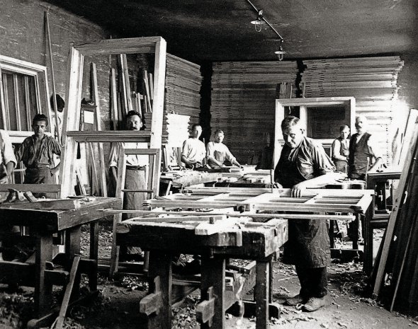 Працівники фабрики Івана Левинського, початок ХХ століття