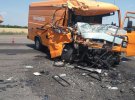 На трассе Николаев - Благовещенское столкнулись грузовой и маршрутный микроавтобусы. 1 пассажирка маршрутки погибла. Еще 15 человек получили травмы