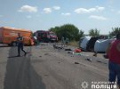 На трасі Миколаїв - Благовіщенське     зіткнулися вантажний та маршрутний  мікроавтобуси. 1 пасажирка маршрутки загинула. Ще 15 людей отримали травми