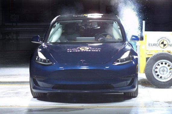Tesla Model 3 испытали на безопасность благодаря краш-тесту