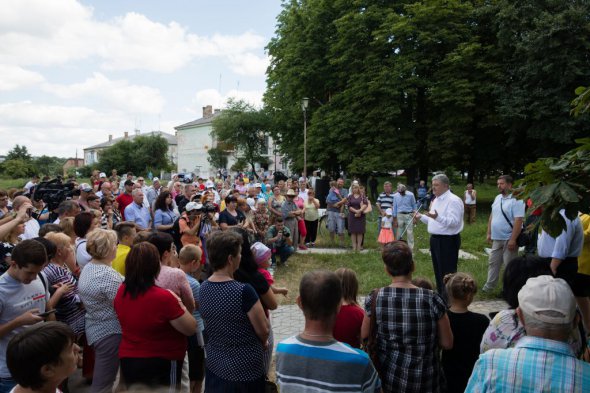 Лідер партії "Європейська Солідарність" Петро Порошенко виступив на Вінниччині