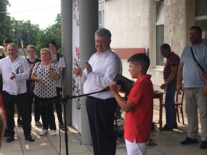 Петро Порошенко в рамках передвиборчої агітації 3 липня відвідав Гайсин. Виступав зі сцени біля кінотеатру "Мир"