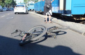   Водитель сбил несовершеннолетнего велосипедиста. Фото:  20 хвилин