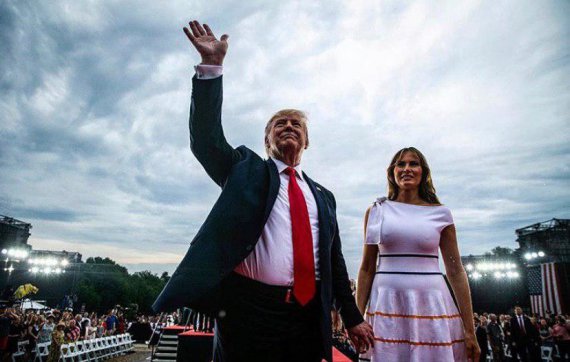 Меланія Трамп забула надягути білизну під сукню