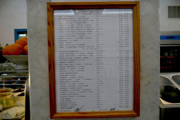 Шашлык из семги и судака стоит 106,7 грн, утиная грудка - 129,5 грн, запеченный лосось - 160,2 грн.