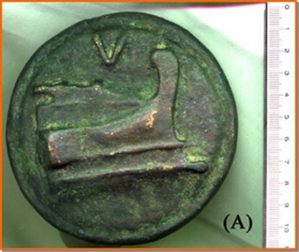 Древнейшая Римская монета, весила 1,3 кг. Вероятно происходит из района Везувия, Италия.