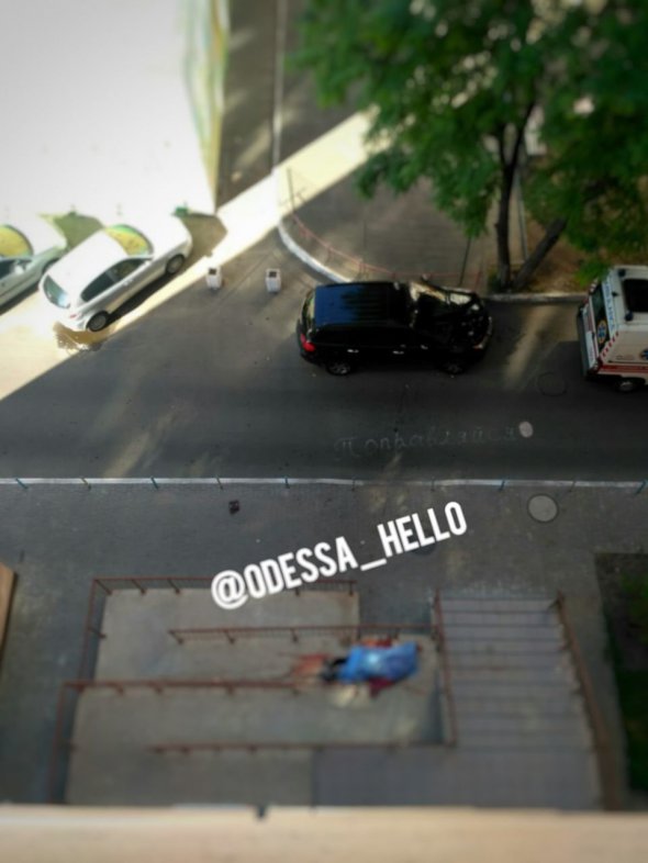 В Одесі з вікна  багатоповерхівки  вистрибнув 56-річний чоловік