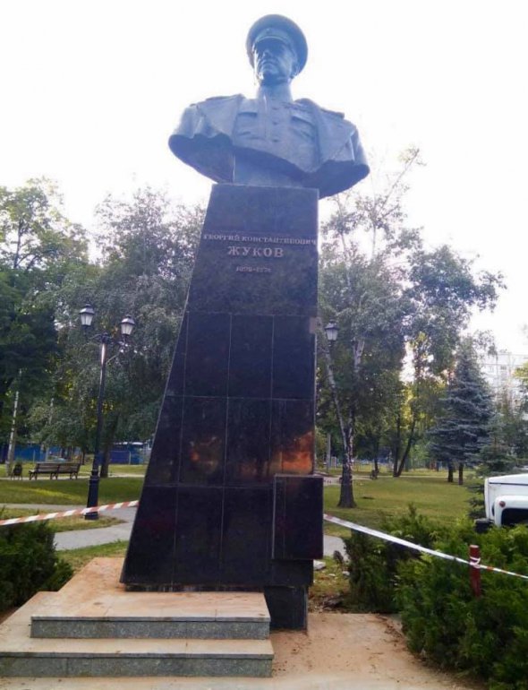 Пам'ятник Жукову 