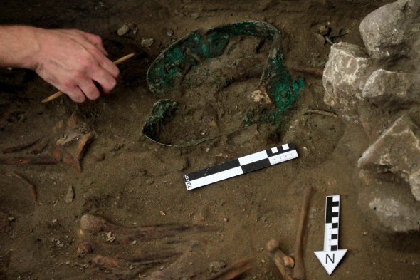 Пояса воинов раскопанных близ Сидона, Ливан