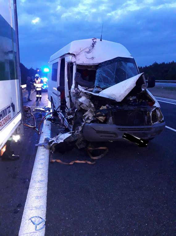 В Польше в смертельную аварию попал микроавтобус  с украинцами. Погибла 18-летняя пассажирка