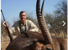 Владимир Кальцев на фото с животными, которых он убил