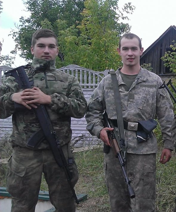 "Фугас"(праворуч) та "Каспер"(ліворуч) під час одного з бойових чергувань на фронті
