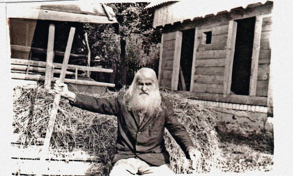 Батько Івана Чендея – Михайло, жив у селі Дубове Тячівського району на Закарпатті. Працював у колгоспі, був аскетом. Серпень 1985 року