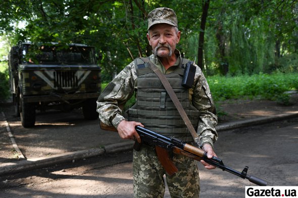 Сергей в свои 58 лет служит в "Айдаре" с 2015 года с небольшими перерывами