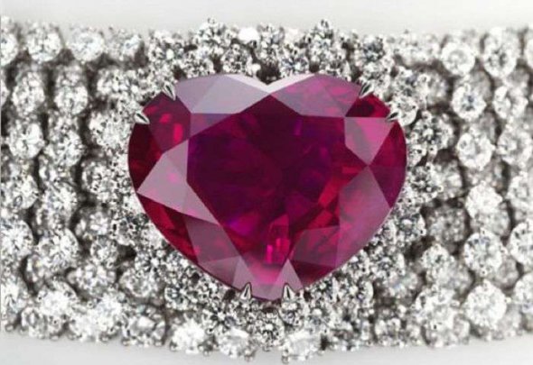 Діамантове намисто з рубіном Heart of the Kingdom,  мільйонів. ФОТО: yavtanke.org.ua