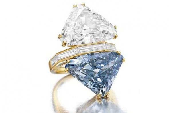 Кольцо с голубым бриллиантом от Bulgari, ,7 миллионов. ФОТО: yavtanke.org.ua