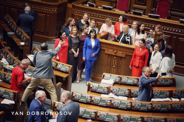 В українському парламенті працюють 49 жінок.