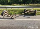 На Житомирщині чоловік на возі спровокував аварію із двома ыномарками. Загинув сам та двоэ його пасажирыв. Ще двоэ людей зазнали травм