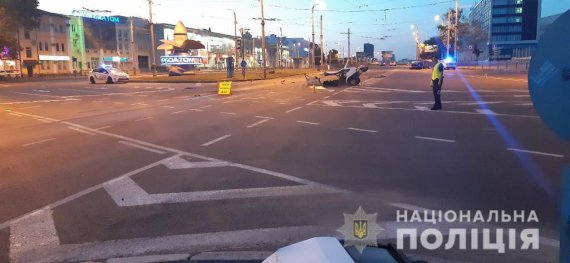 В Харькове в смертельном столкновении сошлись легковушки BMW и "ВАЗ". Погиб 28-летний пассажир последнего