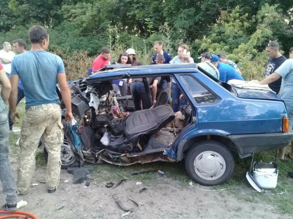 13липня біля села Бречківка Полтавського району зіштовхнулись Toyota Corolla та ВАЗ-21099