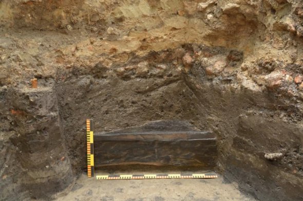 В ходе раскопок фонтана "Одуванчик" нашли канализацию XV в.