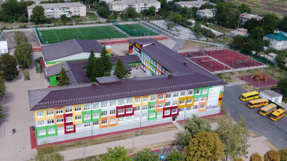 Реконструйована школа в смт Солоне
