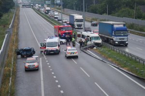 Біля села Гурівщина під Києвом зіткнулися пасажирський мікроавтобус ”Фольксваґен” і легковик ”Форд Мондео” вранці 15 липня. Троє людей загинули, 18 — травмувалися