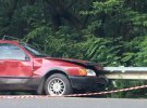 На Закарпатье на обочине дороги "Мукачево-Рогатин" нашли разбитую расстрелянную иномарку без номеров