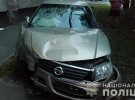 В Харькове автомобиль Nissan вылетел на тротуар, где сбил агитационную палатку и 3-х человек
