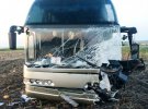 На Николаевщине в смертельном столкновении сошлись автобус и иномарка. Погиб водитель авто и 2 его детей