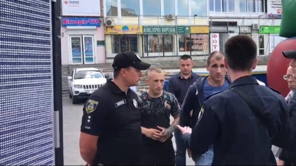 Поліція перешкоджає просвітницьким акціям проти насильства в медіа та в суспільстві.