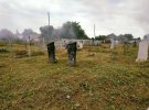 У селі Ватажкове Полтавського району навели лад на кладовищі