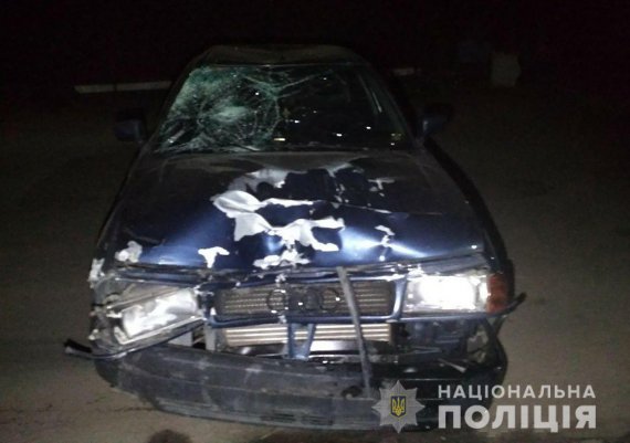 В селе Пологи на Запорожье 24-летний водитель на Audi 80 насмерть сбил двух велосипедистов. Был пьян и под действием наркотиков