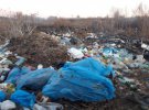 У селі Тахатулове на Полтавщині люди звозять сміттяна околицю села, бо немає баків