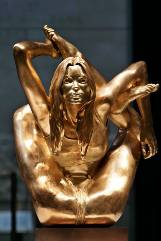 Скульптура Кейт Мосс. ФОТО: novosti-n.org