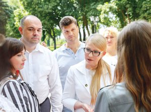 Лідер партії ”Батьківщина” Юлія Тимошенко на зустрічі з виборцями. Каже, створення коаліції з молодими політичними проектами в наступному парламенті убезпечить нову владу від помилок