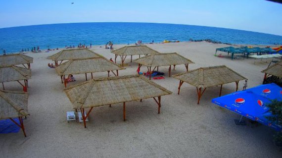 На популярному українському курорті в Кирилівці Запорізької області обмаль туристів. Переповнений тільки центральний пляж