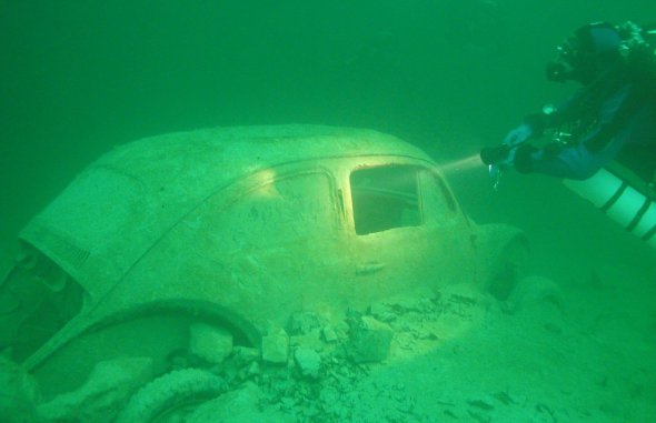 Затопленный автомобиль преступников. ФОТО: newsyou.info