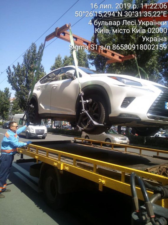 Водіїв Києва штрафують за неправильне паркування автомобілів
