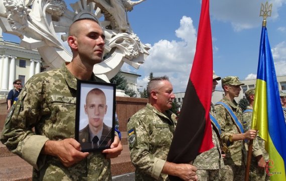 Попрощатися з Богданом Бігусом приїхали побратими